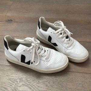 Veja V-10 white & black 37 womens